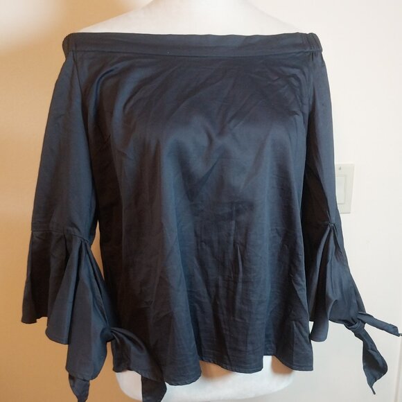 SOLARIS STYLE Tops - SOLARIS  STYLE BLACK SIZE L OFF SHOULDER BELL SLEEVE TOP